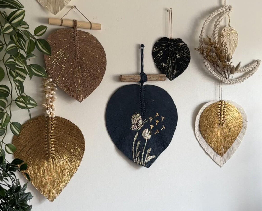 Comment coller des feuilles en macramé ?